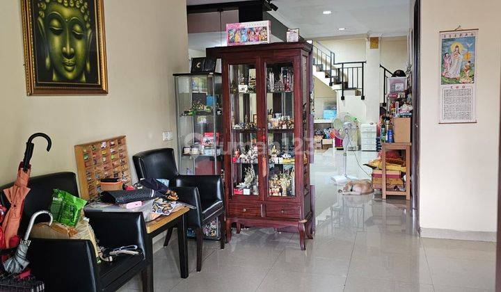 Rumah 2,5 Lantai Sudah Renovasi Semi Furnished di Cluster Caspia 2