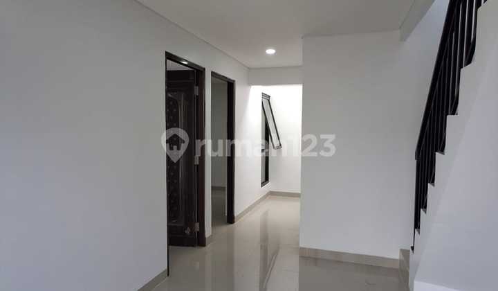 Rumah Modern 2 Lantai di Pamulang, Tangerang Selatan 2