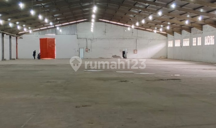 For Rent: Spacious Strategic Warehouse Ready to Use in Pasar Rebo, East Jakarta