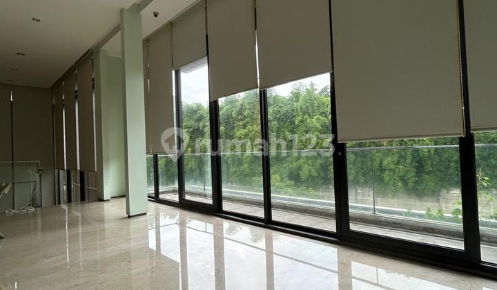 Rumah Gaya Tropis Minimalis 2 Lantai di Alam Sutera, Tangerang Selatan 2