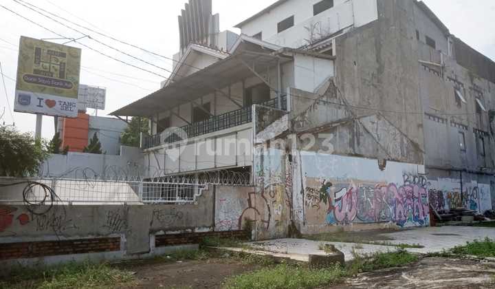 Office Needs Renovation Strategic Location Near Lotte Wholesale Ciputat