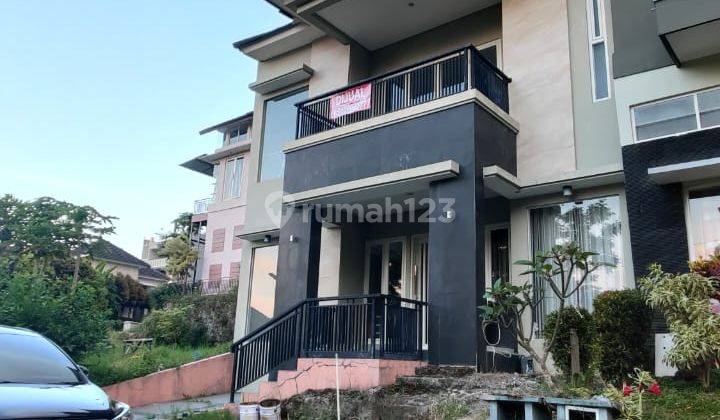 Rumah Aman Asri Mewah Modern Plus Sofa Di Kusuma Pinus Kota Batu 2