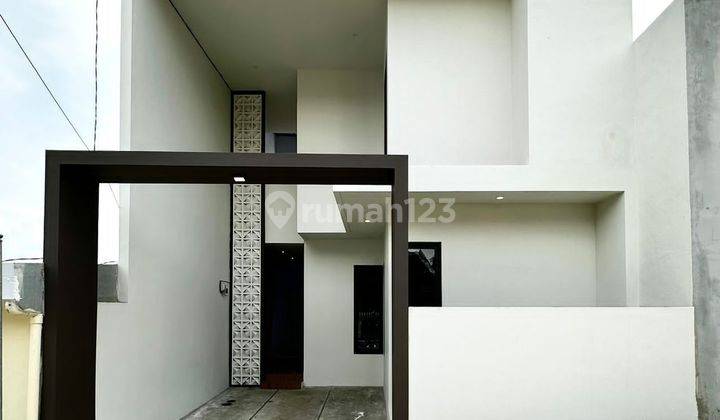 Rumah 2 lantai desain modern di Bandulan Kota malang 1