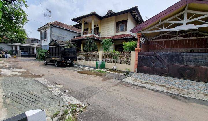 Rumah Elegan Besar Desain Vintage Bagus Di Lowokwaru Malang Kota 2