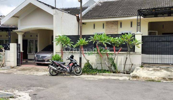 Rumah besar dan luas di perumahan bukit permai jember  1