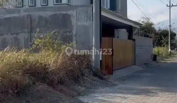 Rumah 3 Lantai Cantik Desain Elegan Plus Kolam Tengah Kota Malang 1