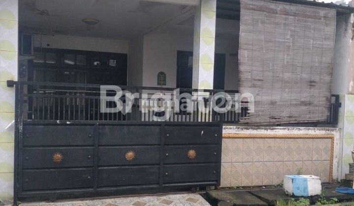 Dekat alun-alun Dekat alun-alun