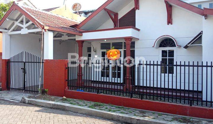 Rumah Besar Dekat Toll 1