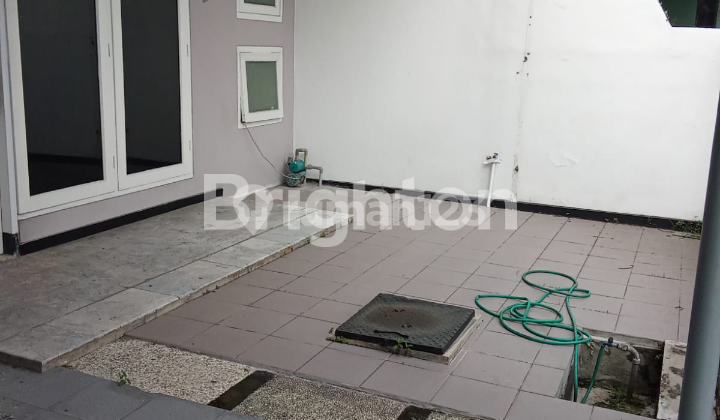 Next to the Toll Road in the City Center 2