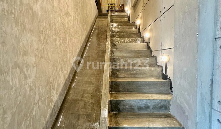 Rumah Industrial 3 Lantai Lokasi Strategis Cocok untuk Tempat Tinggal, Kantor atau Usaha  2