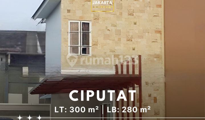 Ciputat House Inside Complex. Private Pool Spacious Carport.