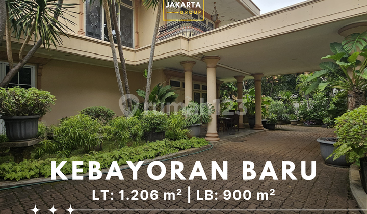Rumah Kebayoran Baru Kawasan Premium Carport Luas . Row Jalan Lebar Bisa 3 Mobil
