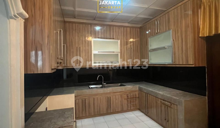 Luxury 1.5-Story House with Spacious Garden & Carport, Near Orchid Park 2