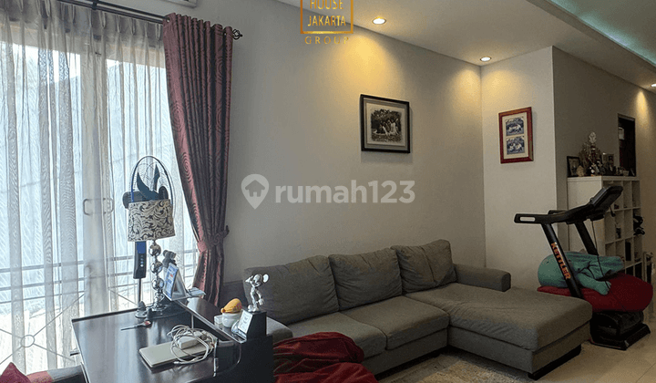 Rumah 2 Lantai Area Komersial Kebayoran Baru Carport Luas 2