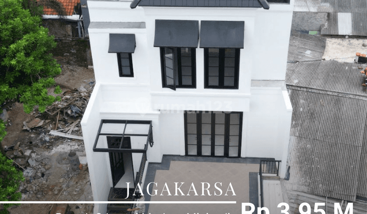 Rumah Jagakarsa 3 Lantai Modern Minimalis Hadap Taman Dalam Cluster 1