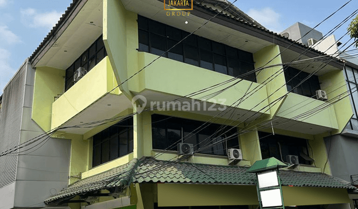 Ruko4 Lantai Semi Furnished Area Komersil Parkir Luas  2