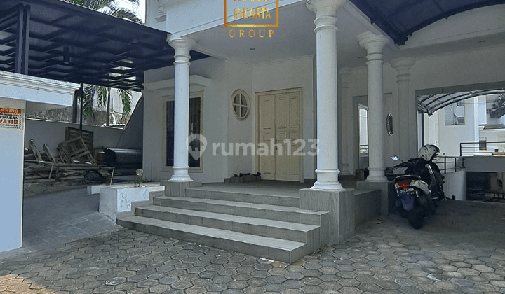 Rumah Menteng Prime Area Modern Classic Carport Luas 2