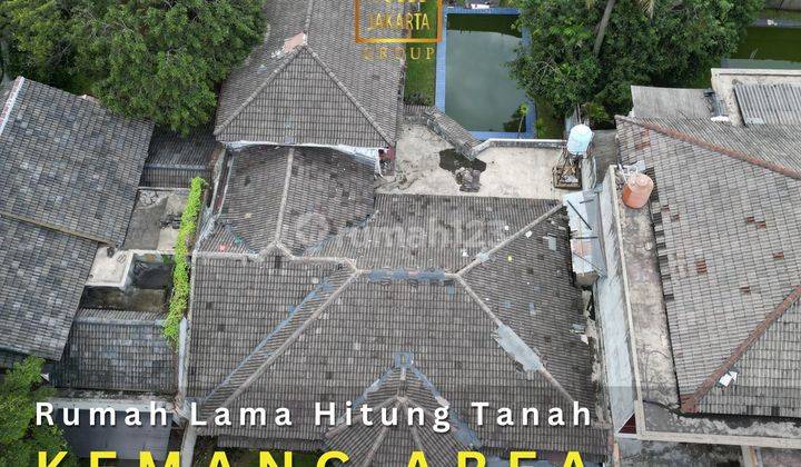 Rumah Kemang Ada Pool, Taman Carport Luas 1