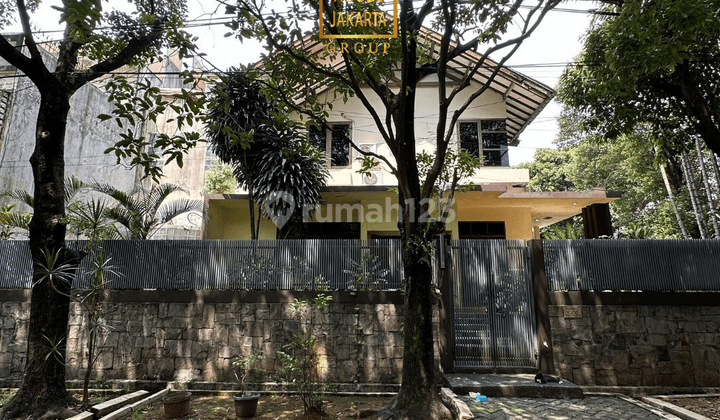 Rumah Hook Pondok Indah 2 Lantai Depan Taman, Ada Garasi Caport 2