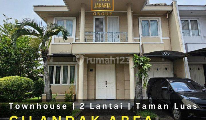 Rumah Hook 2 Lantai Dalam Komplek, Carport Luas 1