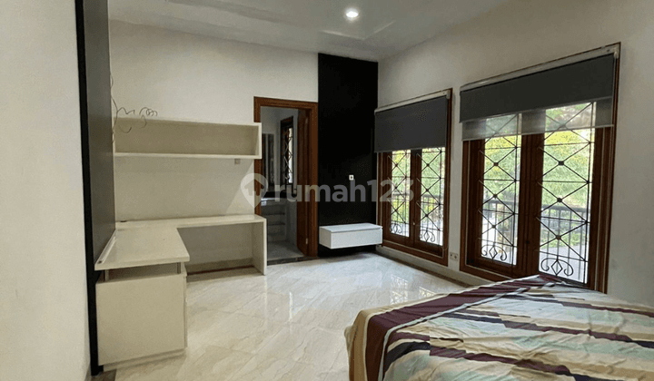 Turun Harga Rumah 2 Lantai Ada Pool, Garasi Carport Luas  2