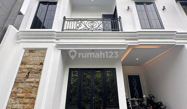 Rumah Jagakarsa 2 Lantai Modern Minimalis  1