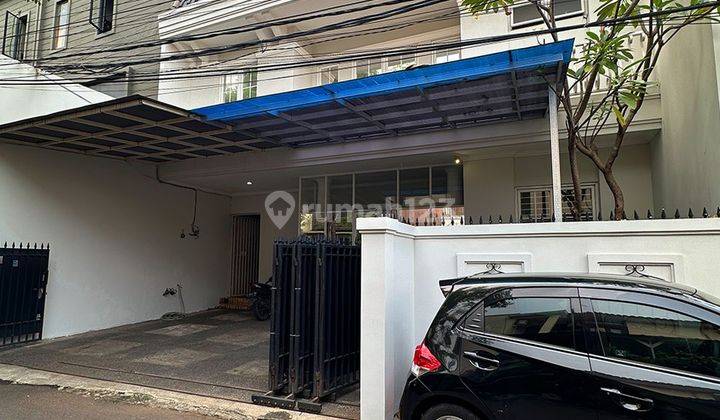 Rumah 2 Lantai Minimalis Dekat Kemang Raya 2