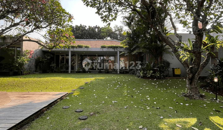 Rumah Kemang Taman Luas Depan Belakang Ada Pool  1