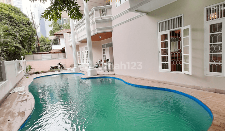 Rumah 2 Lantai Prime Area, Ada Pool, Garasi & Carport 1