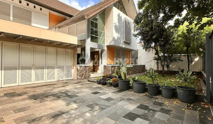 Rumah 2 Lantai Modern Minimalis Dalam Komplek Premium