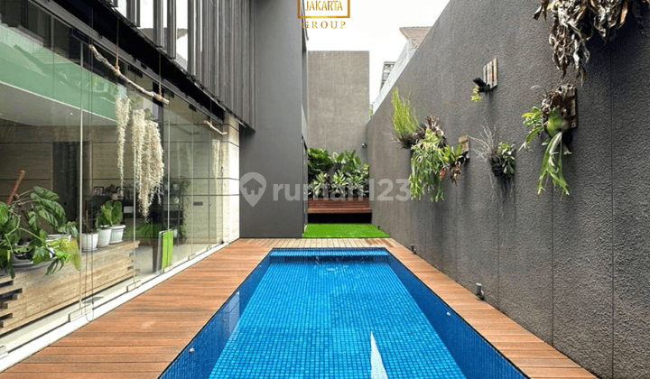 Rumah 3.5 Lantai Ada Pool Prime Area Depan Taman, Jalan Lebar 2