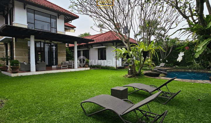 Rumah 2 Lantai Modern Tropical Carport Luas Prime Area 2