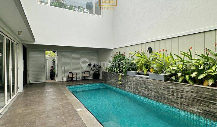 Rumah 2 Lantai Minimalis Semi Furnished Ada Pool Dekat SCBD  2