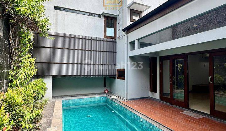 Rumah 2 Lantai Minimalis Ada Pool Prime Area  2