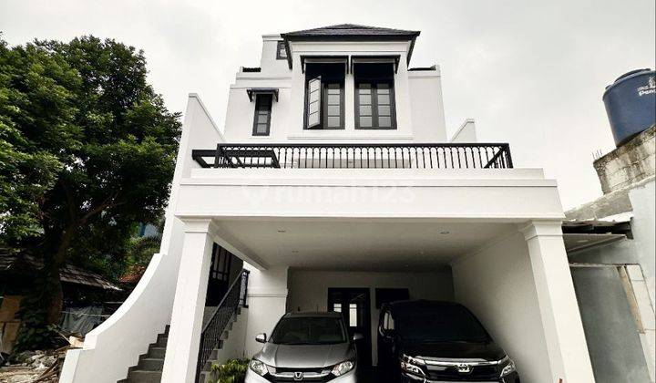 Rumah Jagakarsa 3 Lantai Modern Minimalis Hadap Taman Dalam Cluster 2