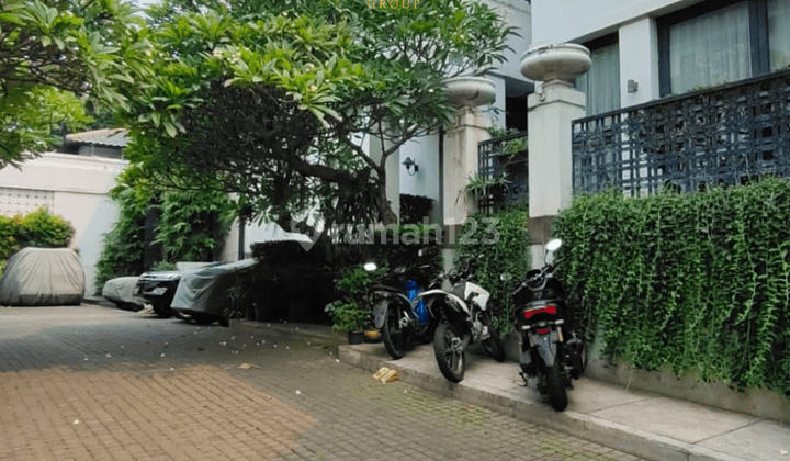 Rumah 2 Lantai Fully Furnished di Pejaten Ada Pool 1