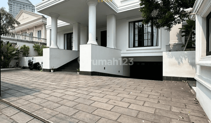 Rumah 2 Lantai + Basement Semi Furnished Dekat Senayan 1