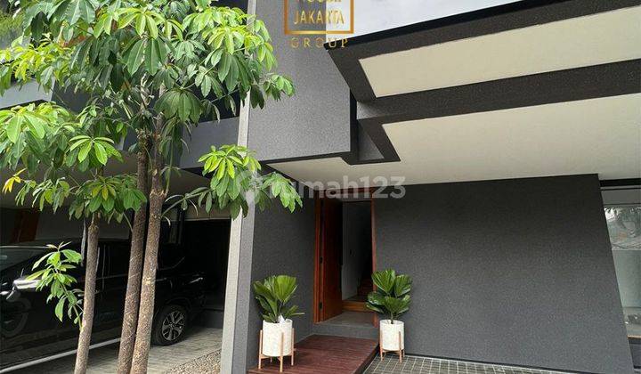 Townhouse 4 Lantai Ada Pool, Garden Carport Luas 2