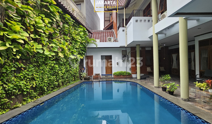 Classic House in Pondok Indah Row J, Wide Street Near Golf Hill 2