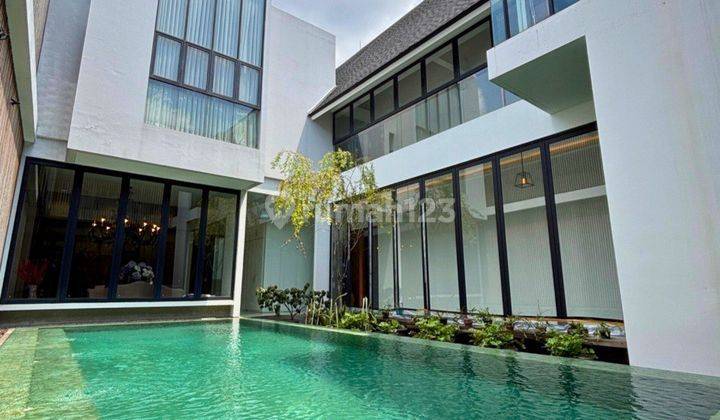 Rumah 2 Lantai Modern Tropical Cocok Untuk Hunian Atau Galery 2