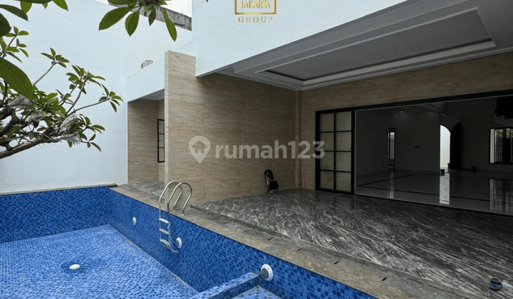 Rumah 2 Lantai Private Lift, Pool Semi Furnished Ada Carport 2