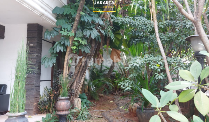 Rumah 2 Lantai Simprug Area Strategis Dekat Senayan & Sudirman 2