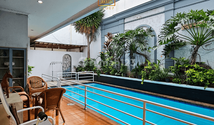 Rumah Pondok Indah 2 Lantai Ada Pool, Garasi Carport Luas 2