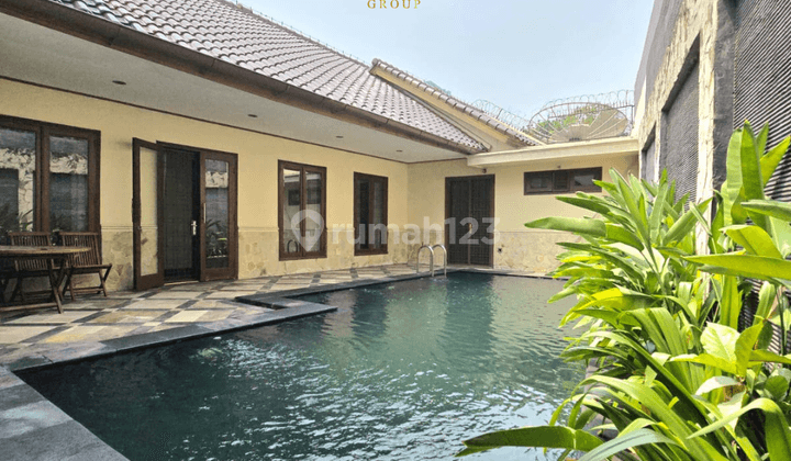 Rumah Senayan di Expat Area Ada Taman, Pool, Garasi Carport 1