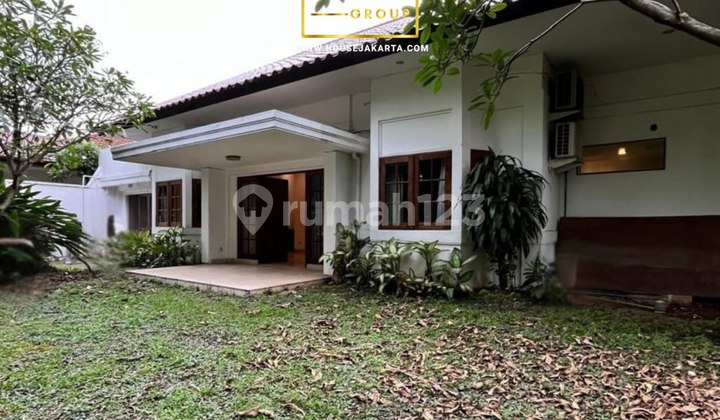 Rumah Wijaya . Prime Area Kebayoran Baru . Private Pool . Tenang & Asri 2