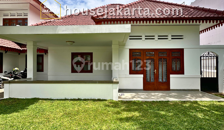 Menteng Colonial House in an Elite Area Surrounded by Premium Facilities and Embassies 2