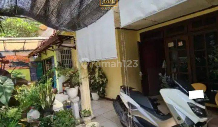 Rumah di Pancoran Dekat Gatsu Ada Taman Carport 2