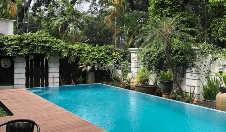 Rumah 2 Lantai Ada Pool, Carport Luas di Prime Area Dekat Scbd 2