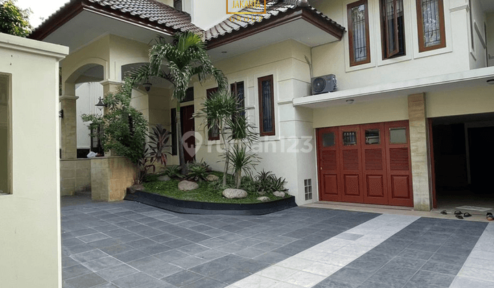 Rumah 3 Lantai di Ex Kedubes Double Gate Ada Pool, Carport Luas 2