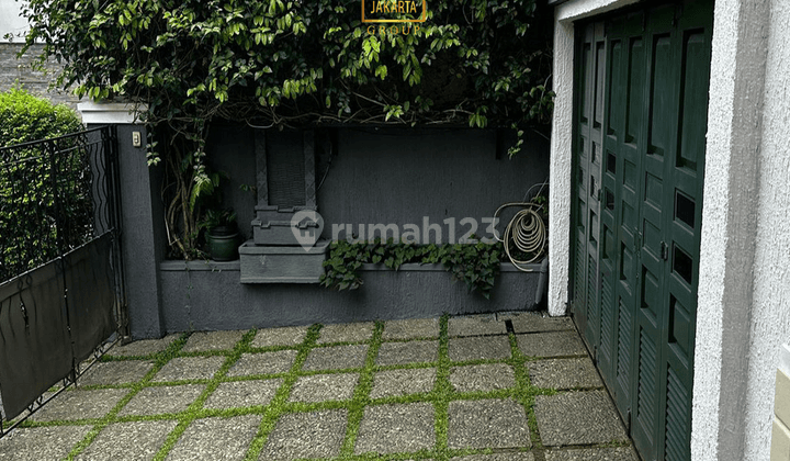 Rumah 2 Lantai Pondok Indah Ada Taman Carport 2